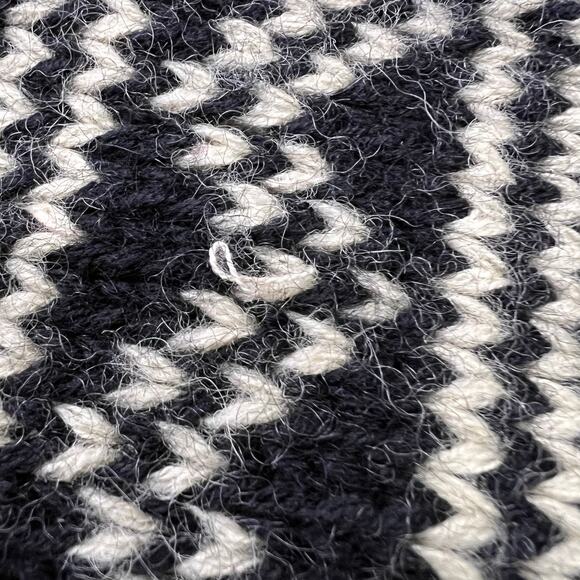 Vintage Tommy Hilfiger Fair Isle Winter Snowflake Holiday Sweater Black White L - Picture 6 of 10